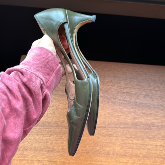 Manolo Blahnik leather heels - Picture 6 of 10